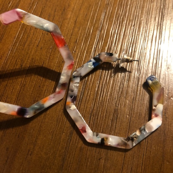 Tortoise Acetate Geometric Multicolor Earrings - Picture 5 of 6